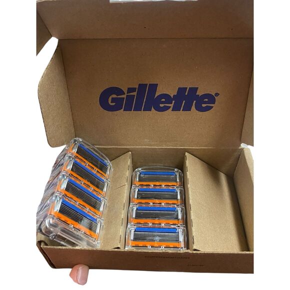 Gillette Fusion5 Razor Blade Refills 8-Count Cartridges Replacement Blades - Picture 1 of 1